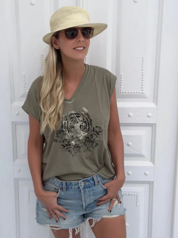 Remera Tigre con Flores Verde Militar